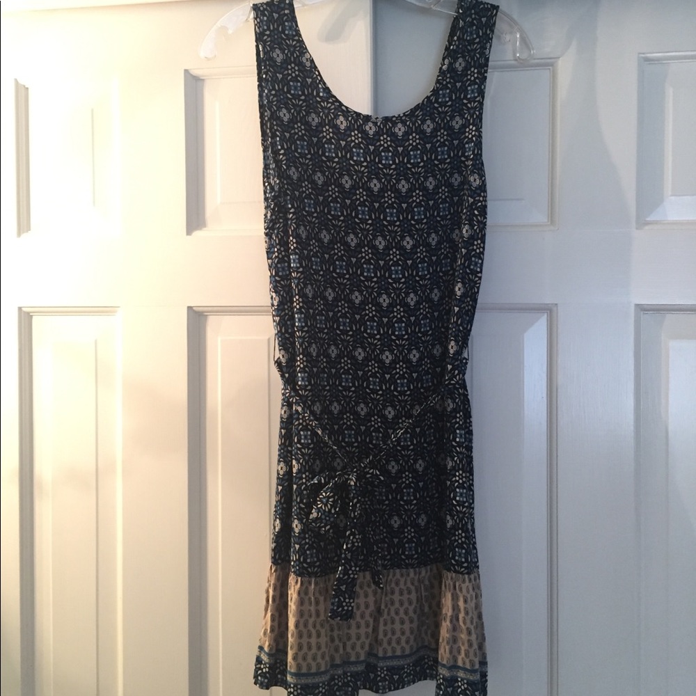 Francesca’s blue patterned dress w tie